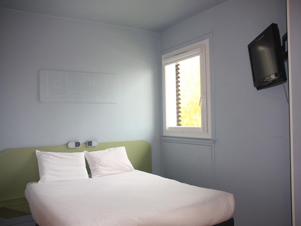 Ibis Budget Thonon Les Bains Ruang foto